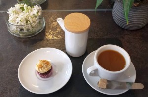 Veganer Cupcake beim Friseur Mandras