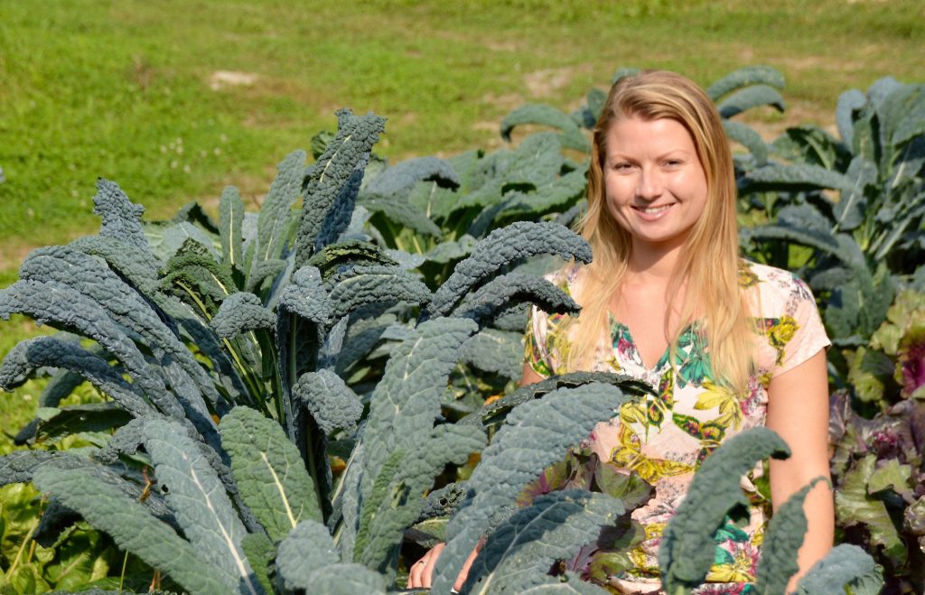 Karin im Bio-Garten von TamanGa in Gamlitz